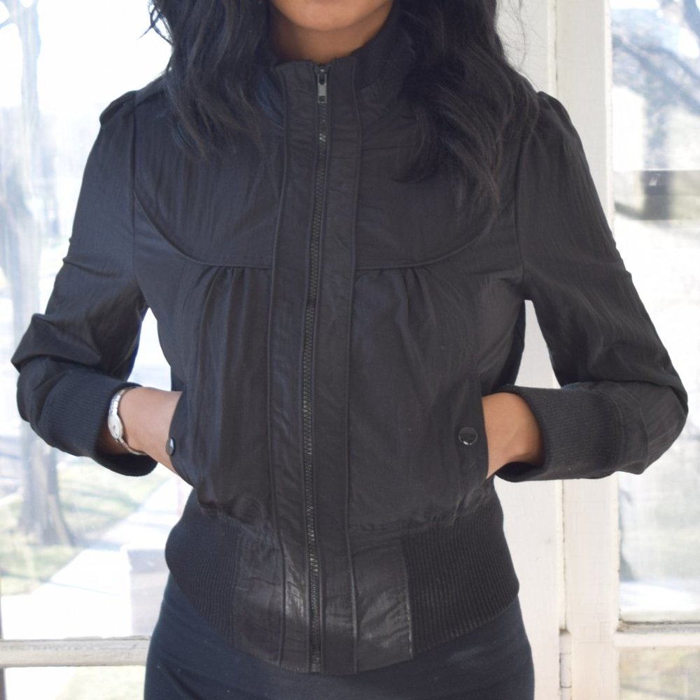 Stylish Black Fitted Jacket w/ Pockets